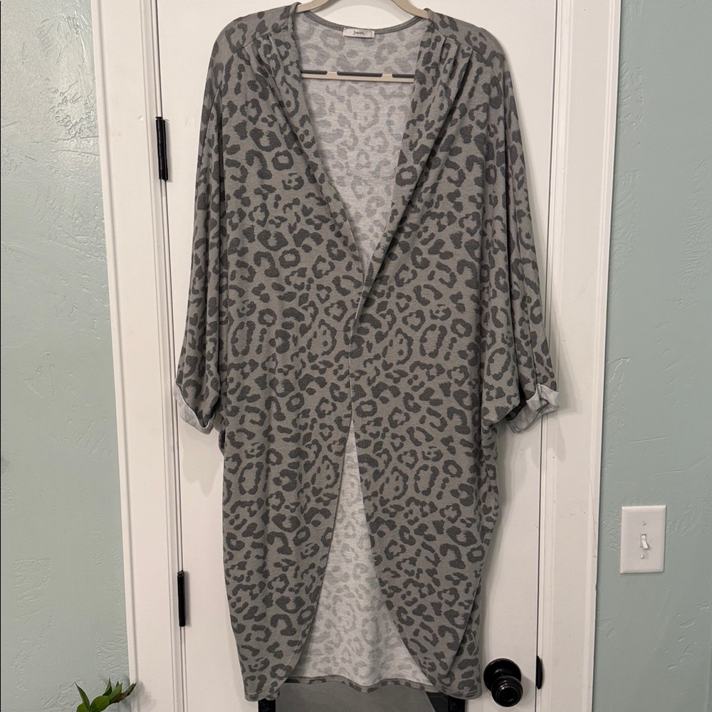 JODIFL Gray leopard Print Cardigan